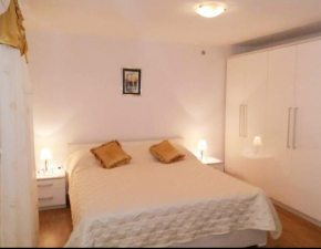 Гостиница Apartman Perina  Трогир